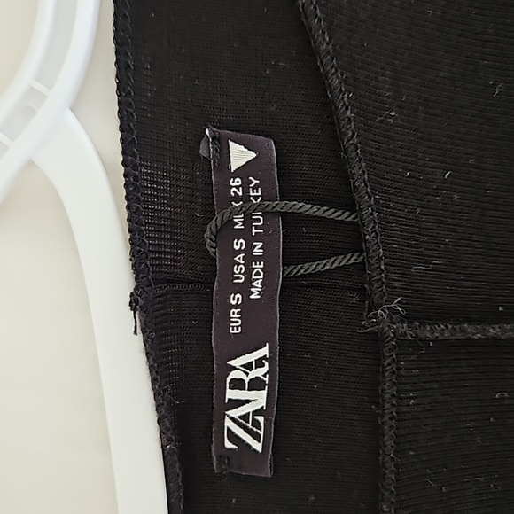 NWOT Zara Slim Fitting Cropped Top - Picture 3 of 3